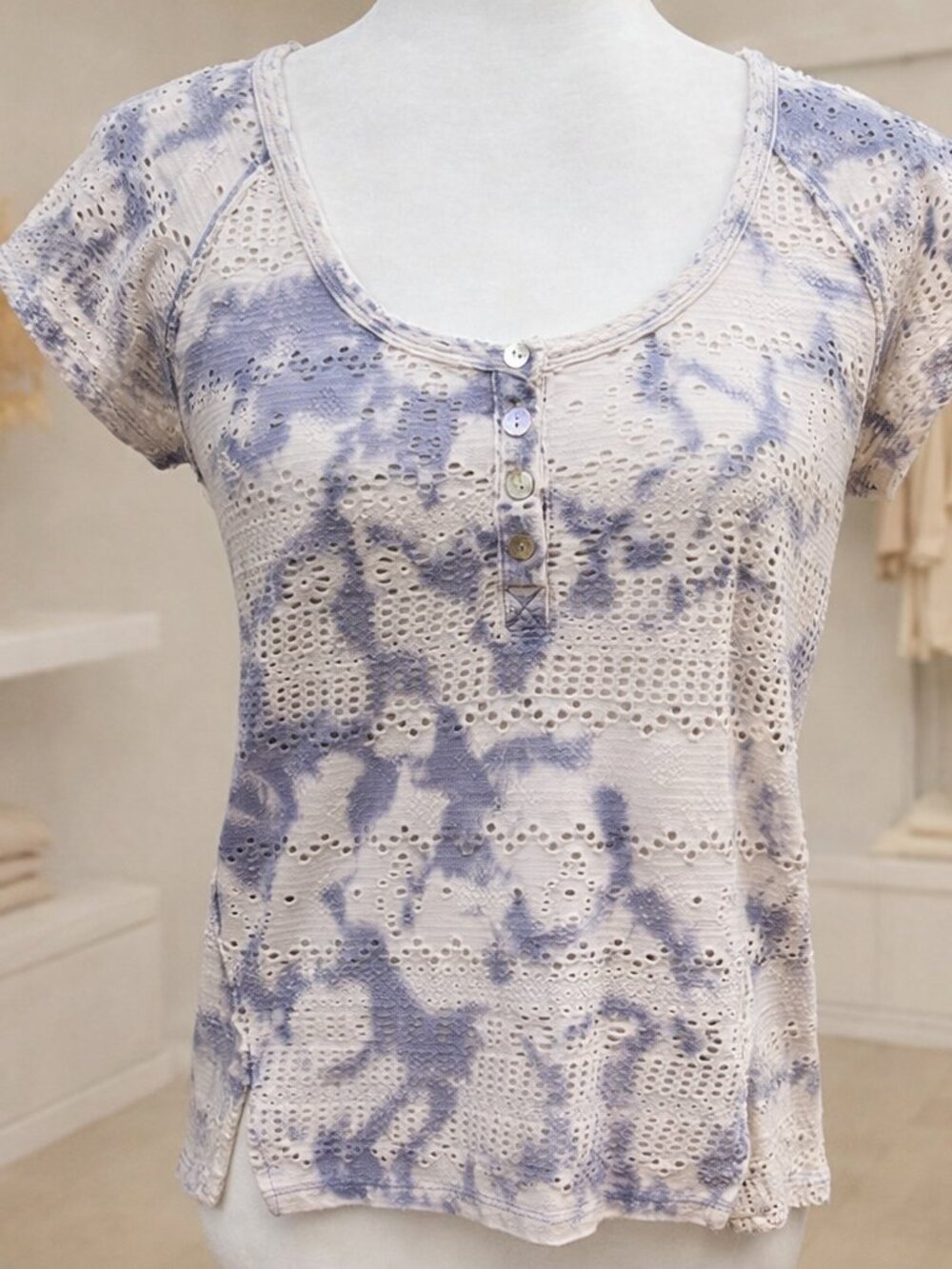 We The Free Boho Perforated Blue White Tie‑Dye Casual Hippie Y2K Festival Top